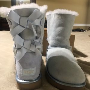 UGG Women’s Size 8 Bailey Bow II Metallic